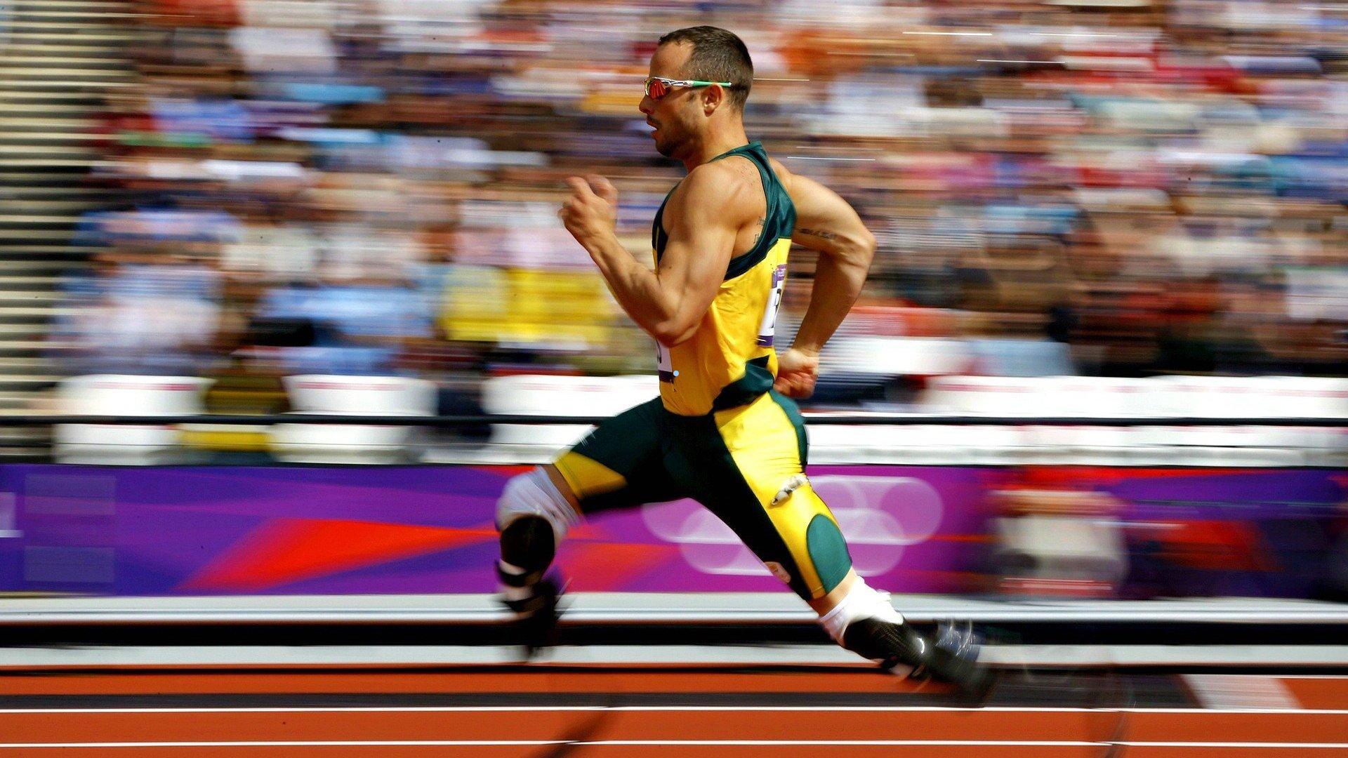 😎这人谁啊（摘掉墨镜）号召力这么强！