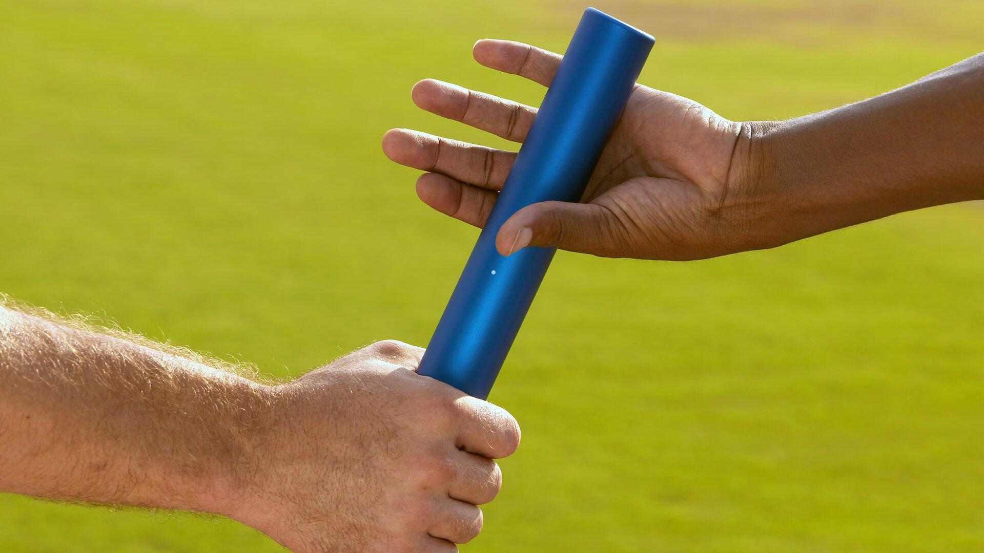 😎这人谁啊（摘掉墨镜）号召力这么强！