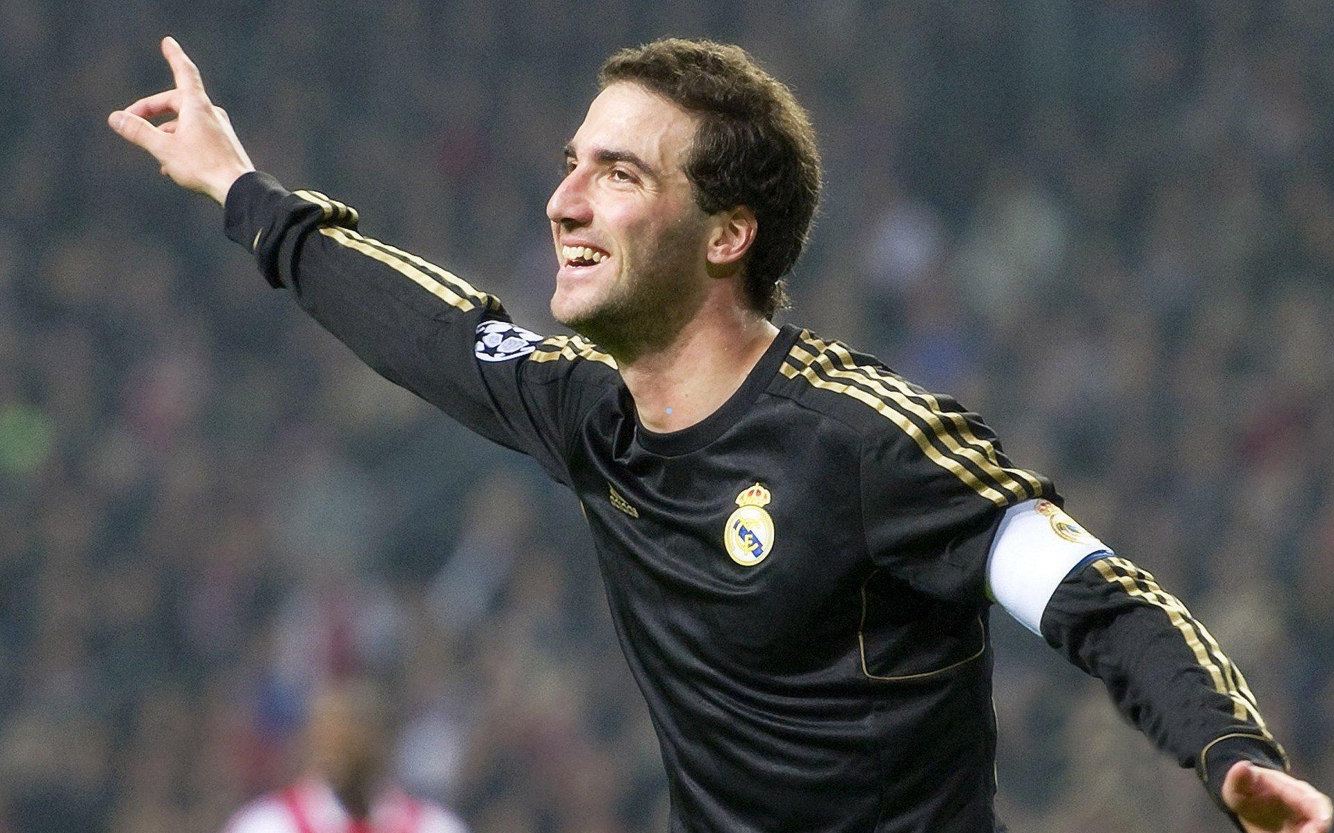 斯基拉透露，贝西克塔斯推进1000万欧元塔瓦雷斯转会，阿森纳将获40%分成收益